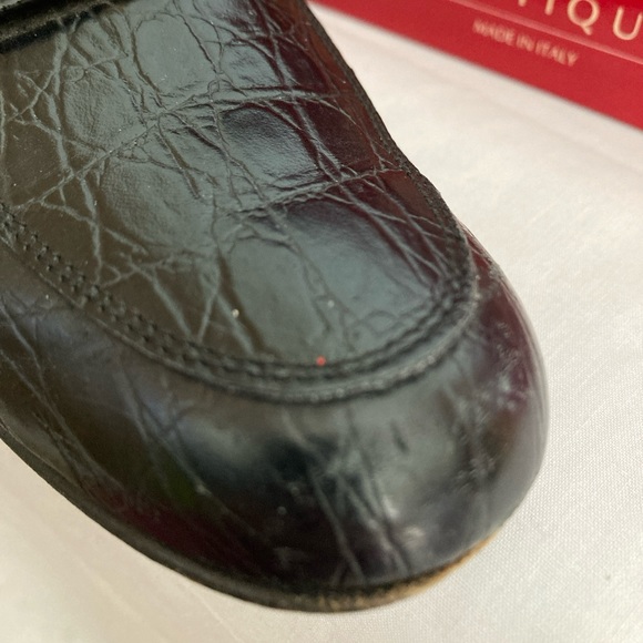 Salvatore Ferragamo 7.5 AAAA Black  Croc Embossed Leather Flats Gold Hardware - Picture 3 of 11